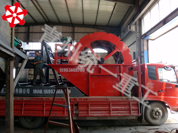 宁波市镇海区海沙淡化场地的链斗挖沙设备和水轮式海沙淡化设备装车发货